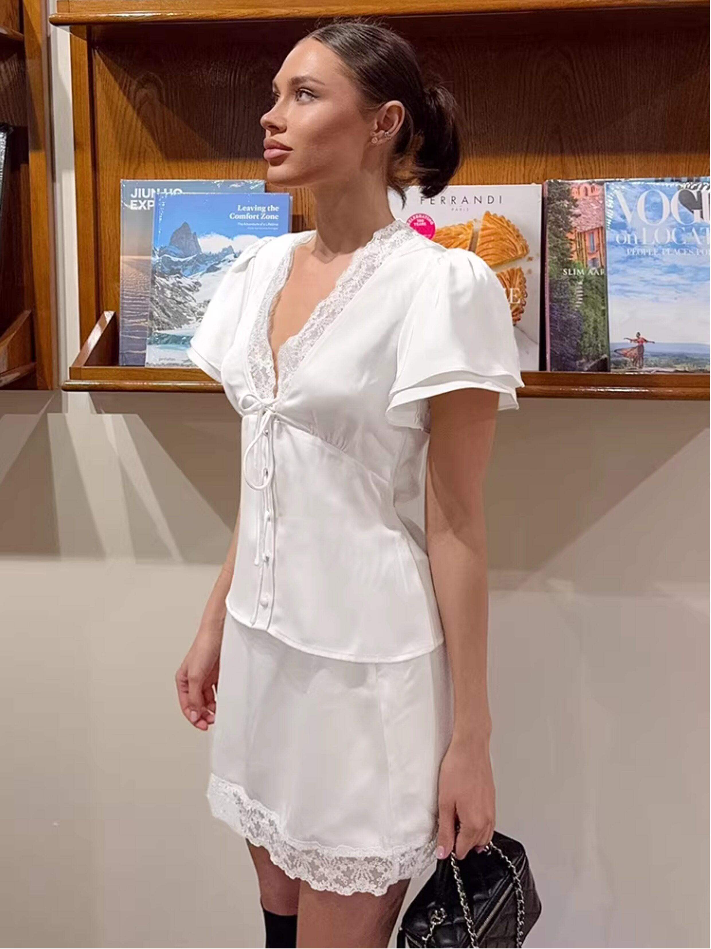 Vestido largo de satén con abertura