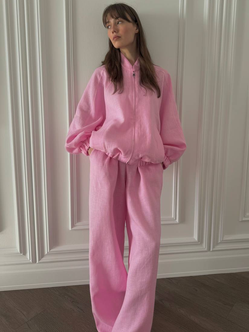 Conjunto de dos piezas de lino con mangas abullonadas y volantes