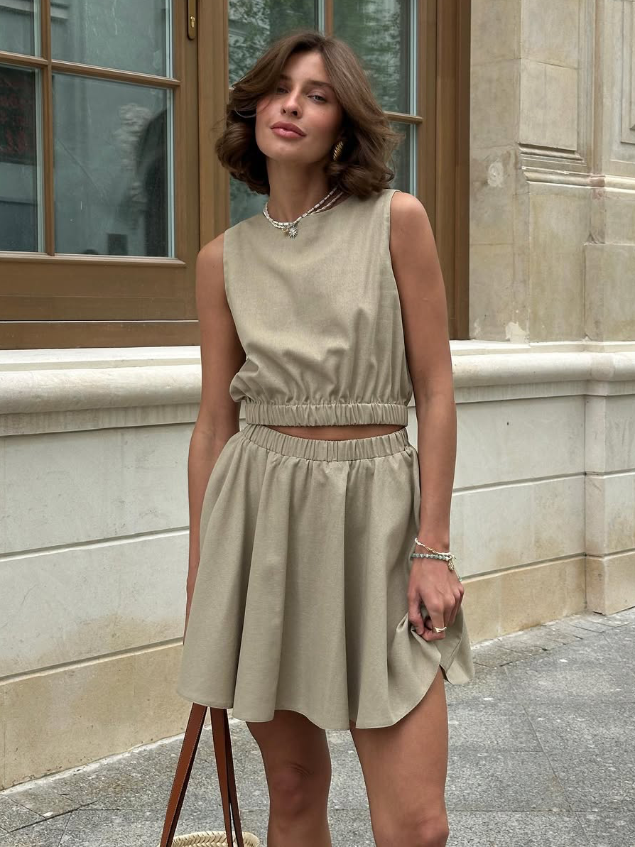 Round Neck Vest Pleated Skirt Set