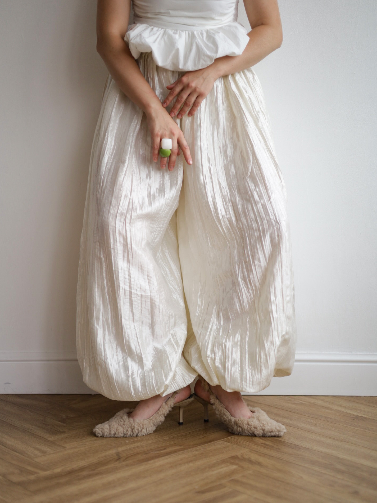 Bell-bottom pants