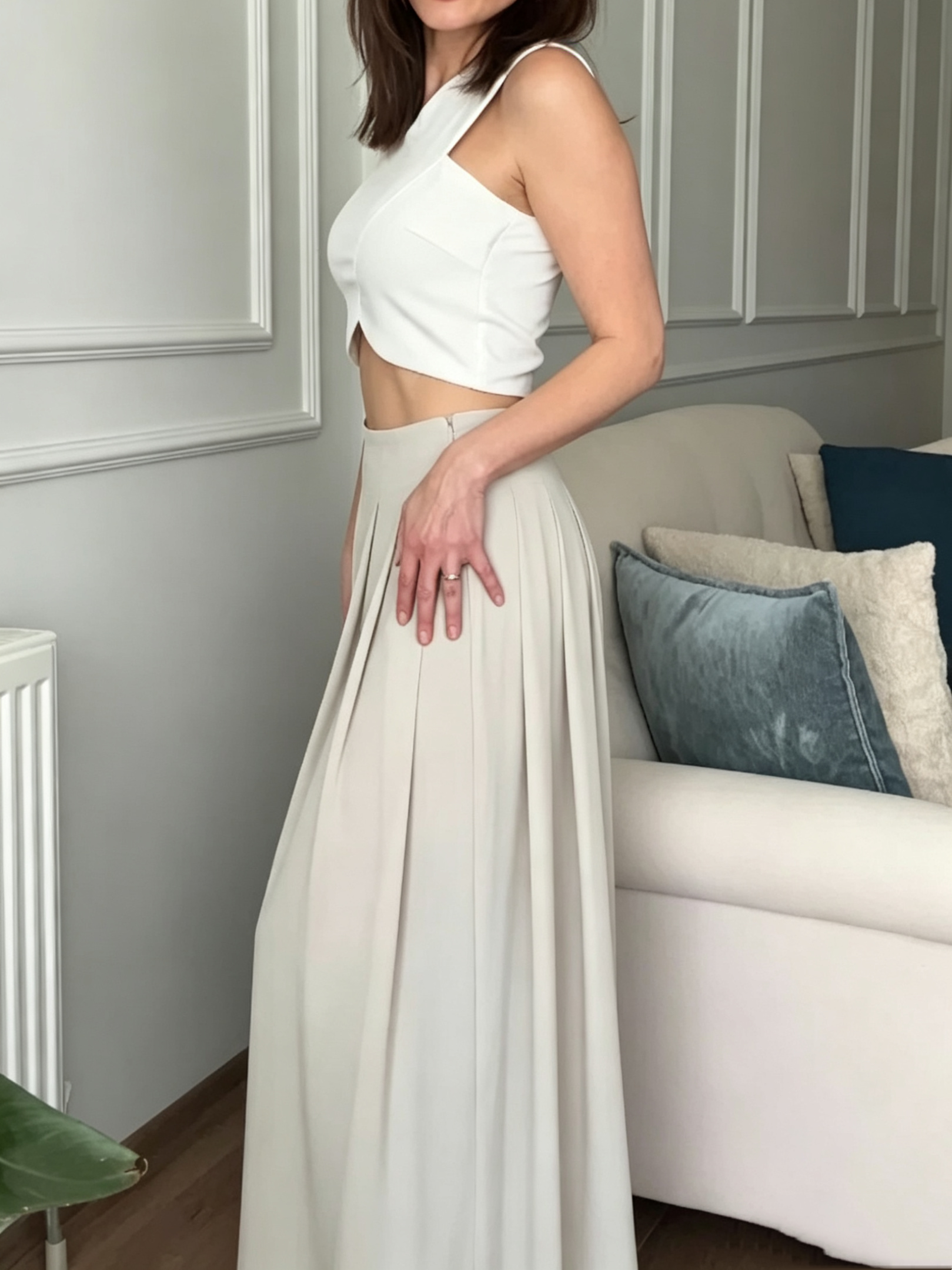 High-waisted pleated baggy pants