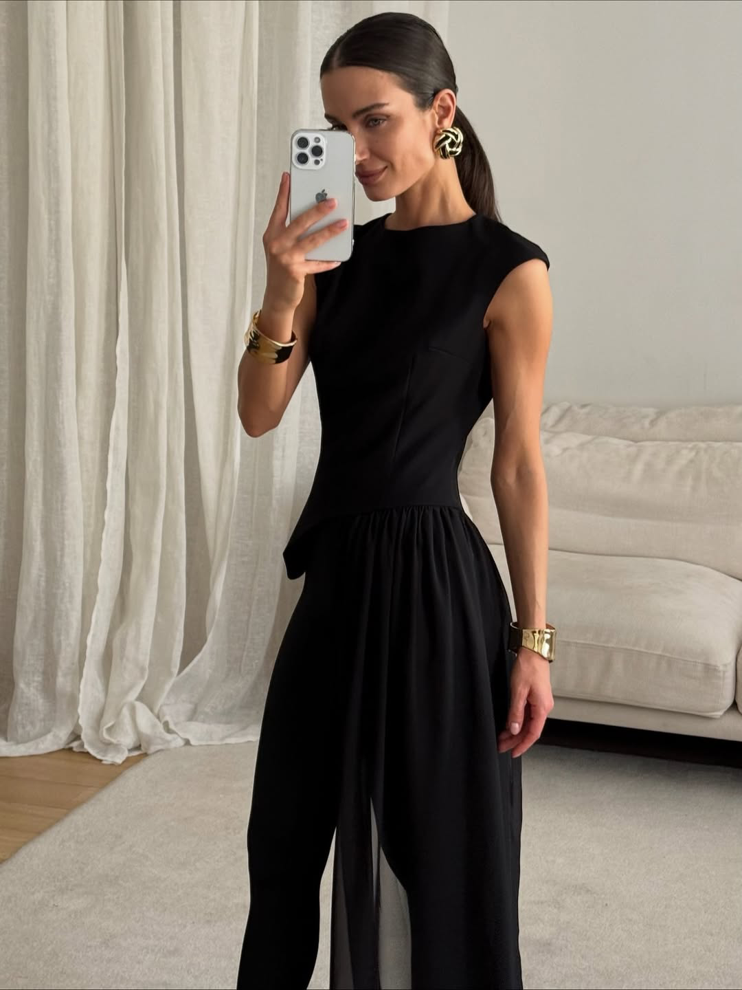 Vestido largo de satén con abertura