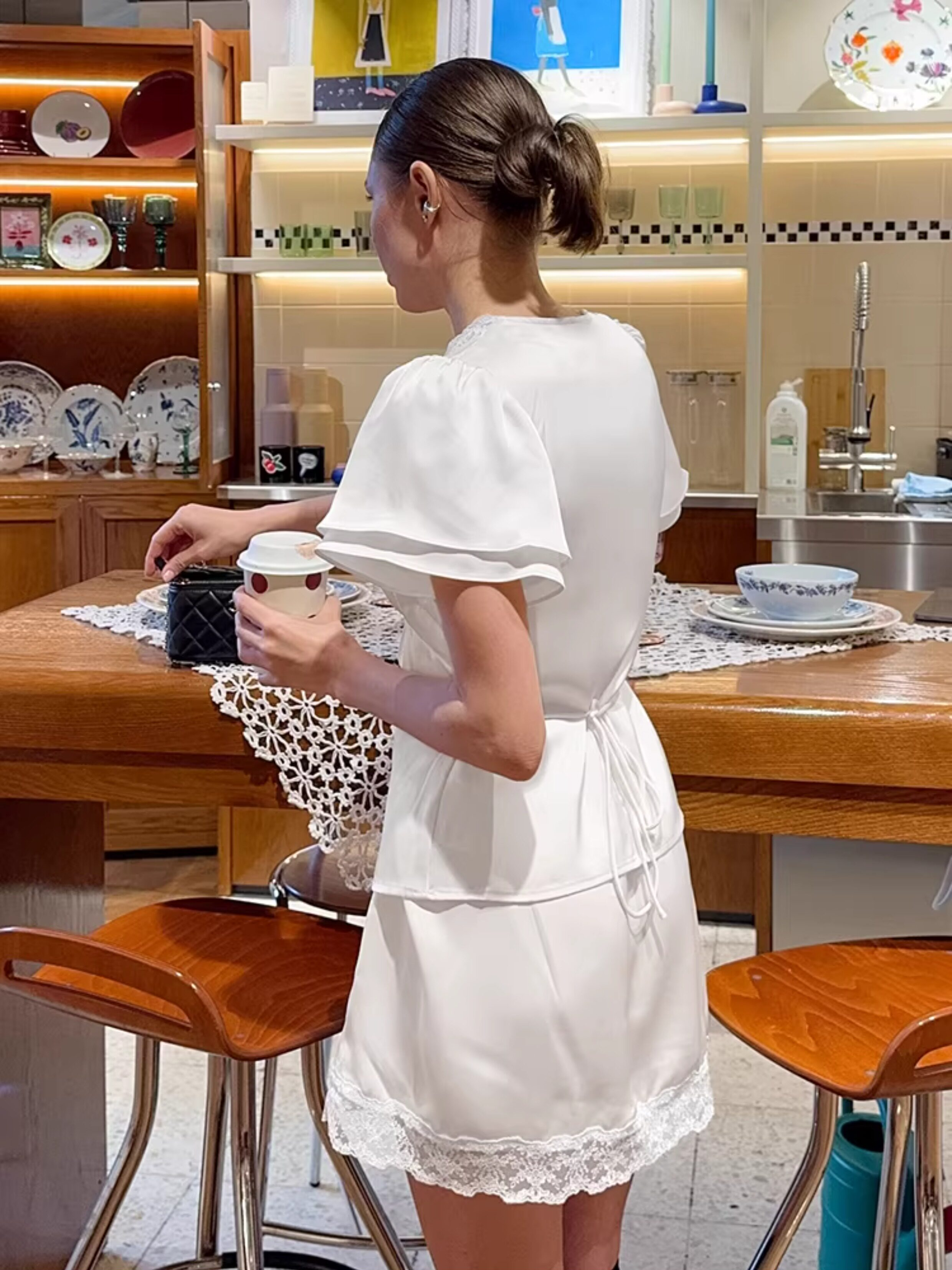 Vestido largo de satén con abertura