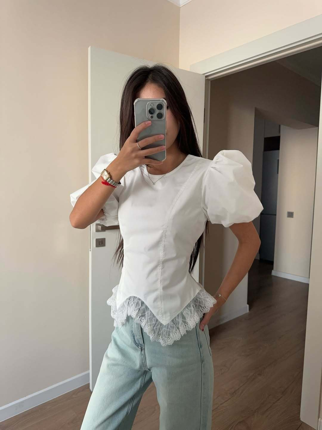 Lace-paneled fitted puff top