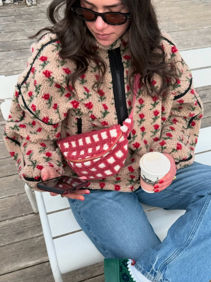 Solid-color high-neck wool vest