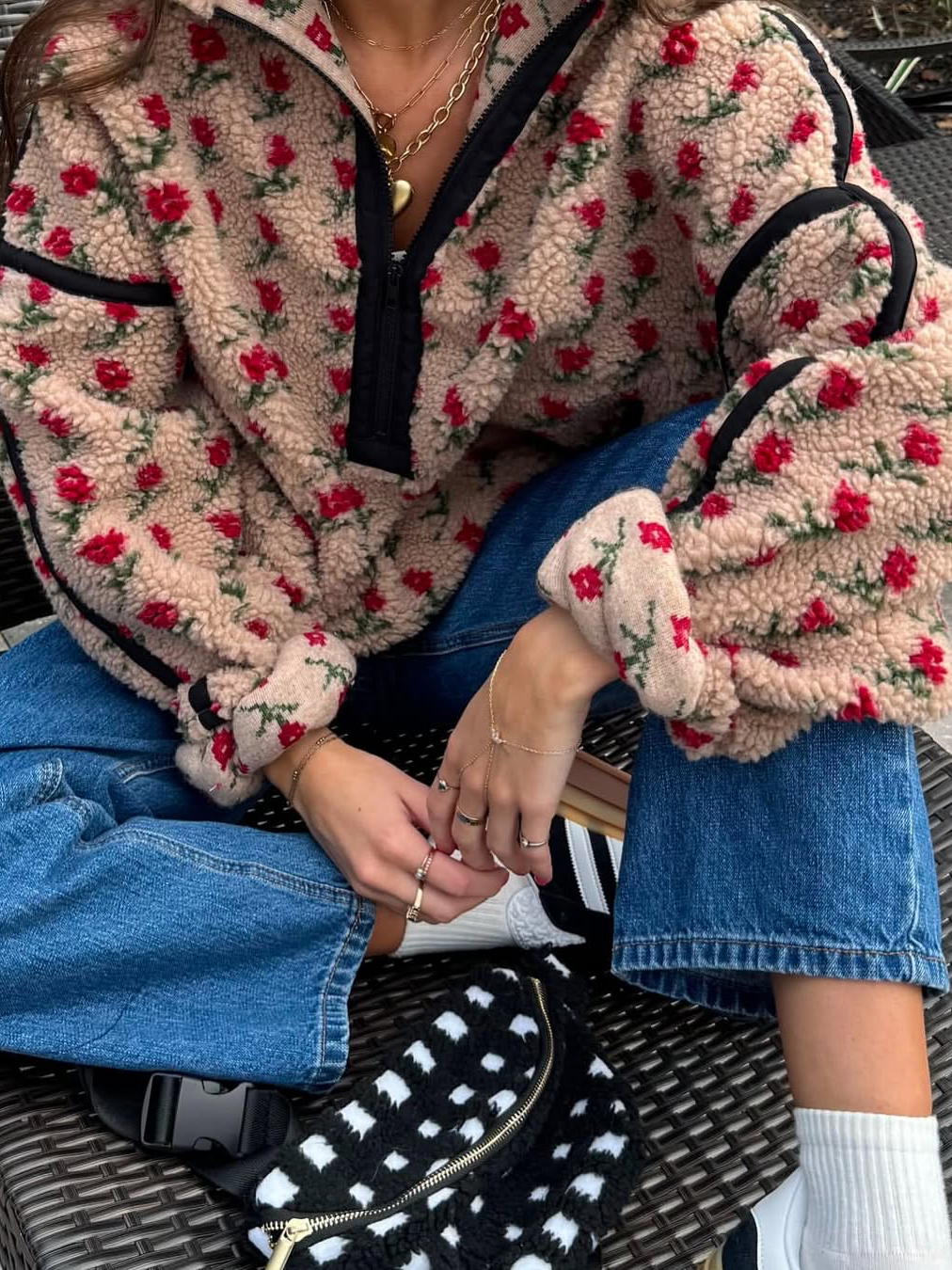 Solid-color high-neck wool vest