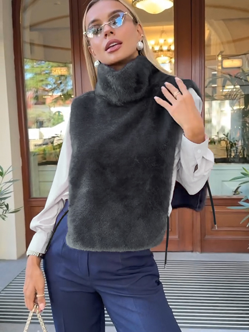 Solid-color high-neck wool vest