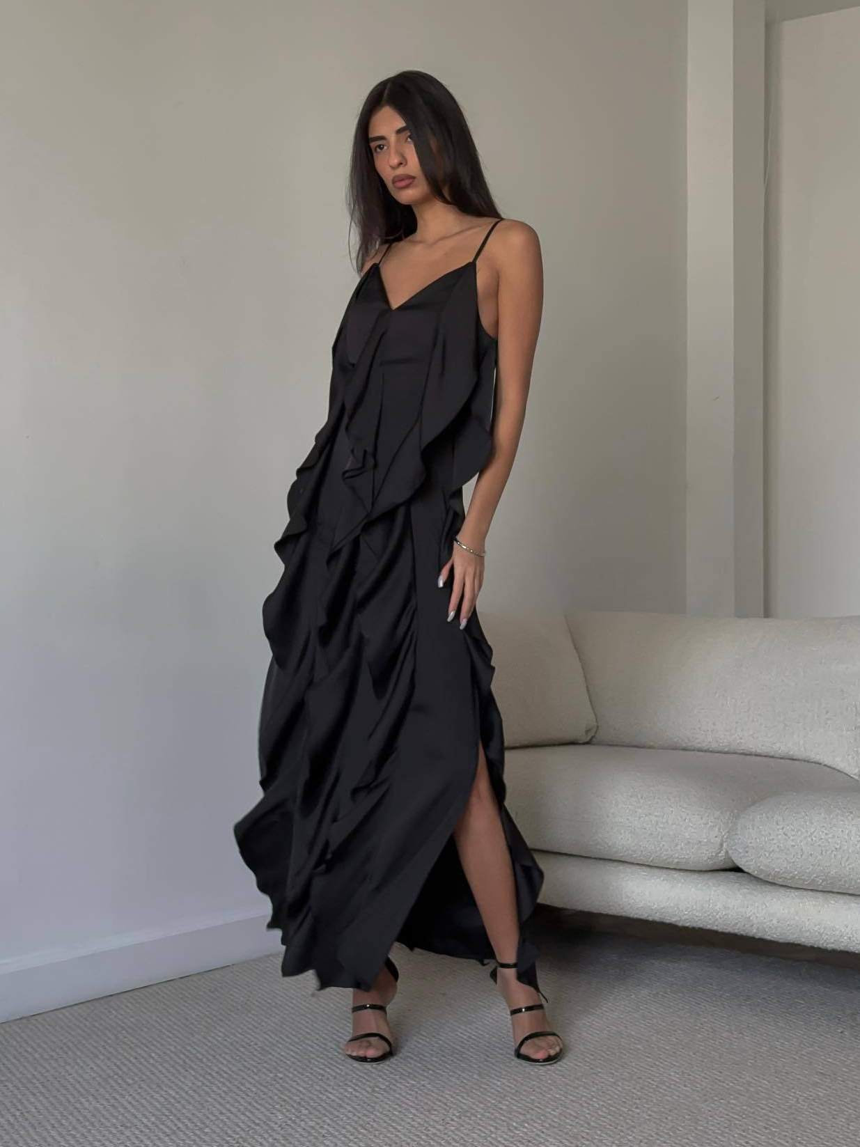 Ruffled V-neck halter-neck slit dress
