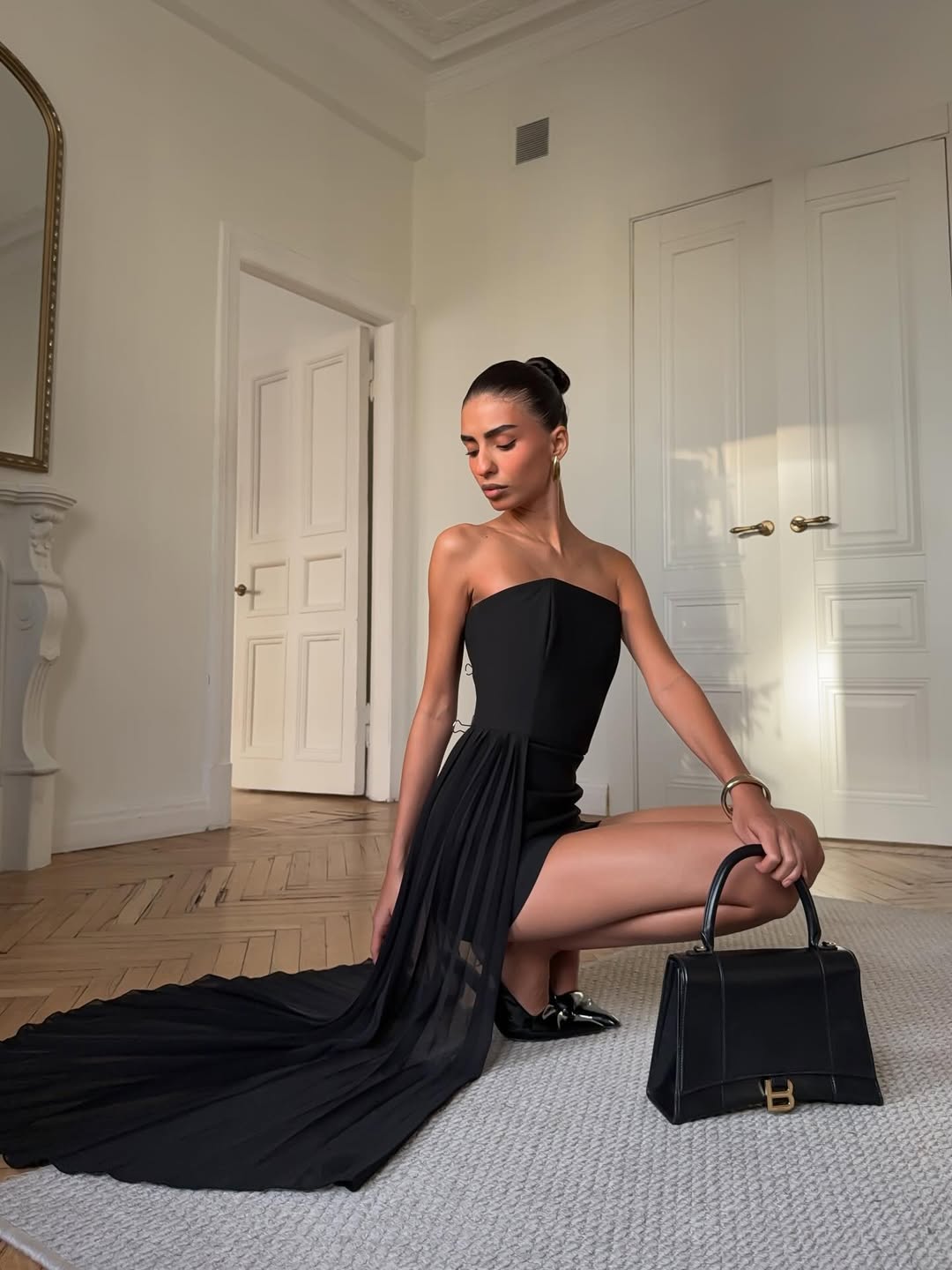 Vestido largo de satén con abertura