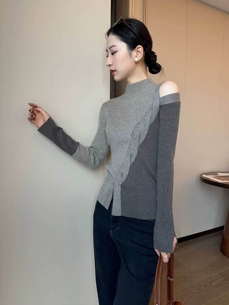 Colorblocked Turtleneck Knit Top