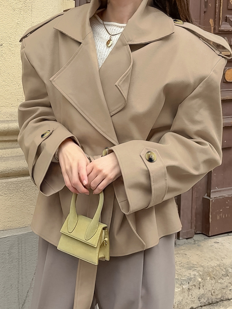 Loose-fitting drawstring trench coat