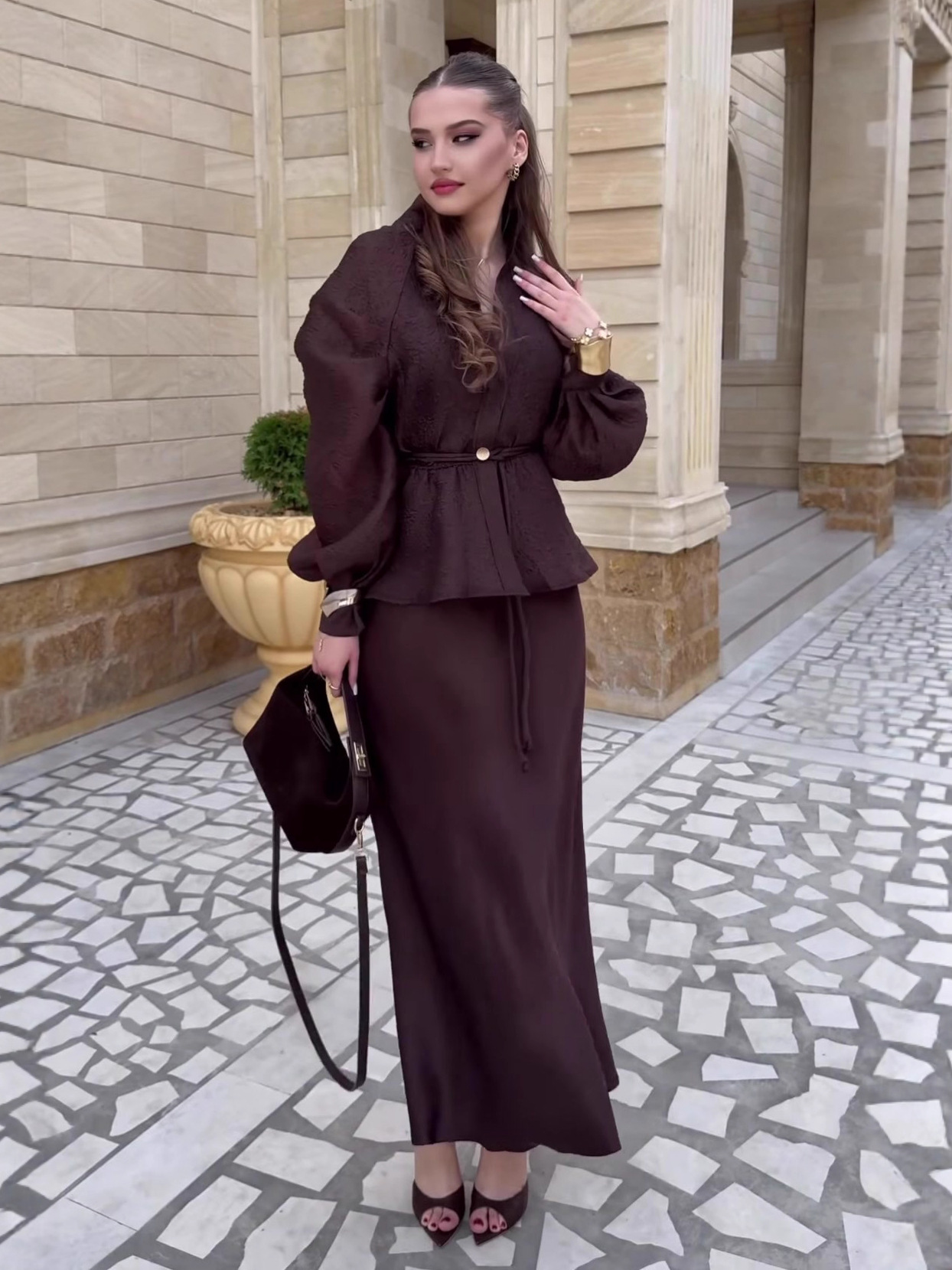 V-neck high-waisted skirt set