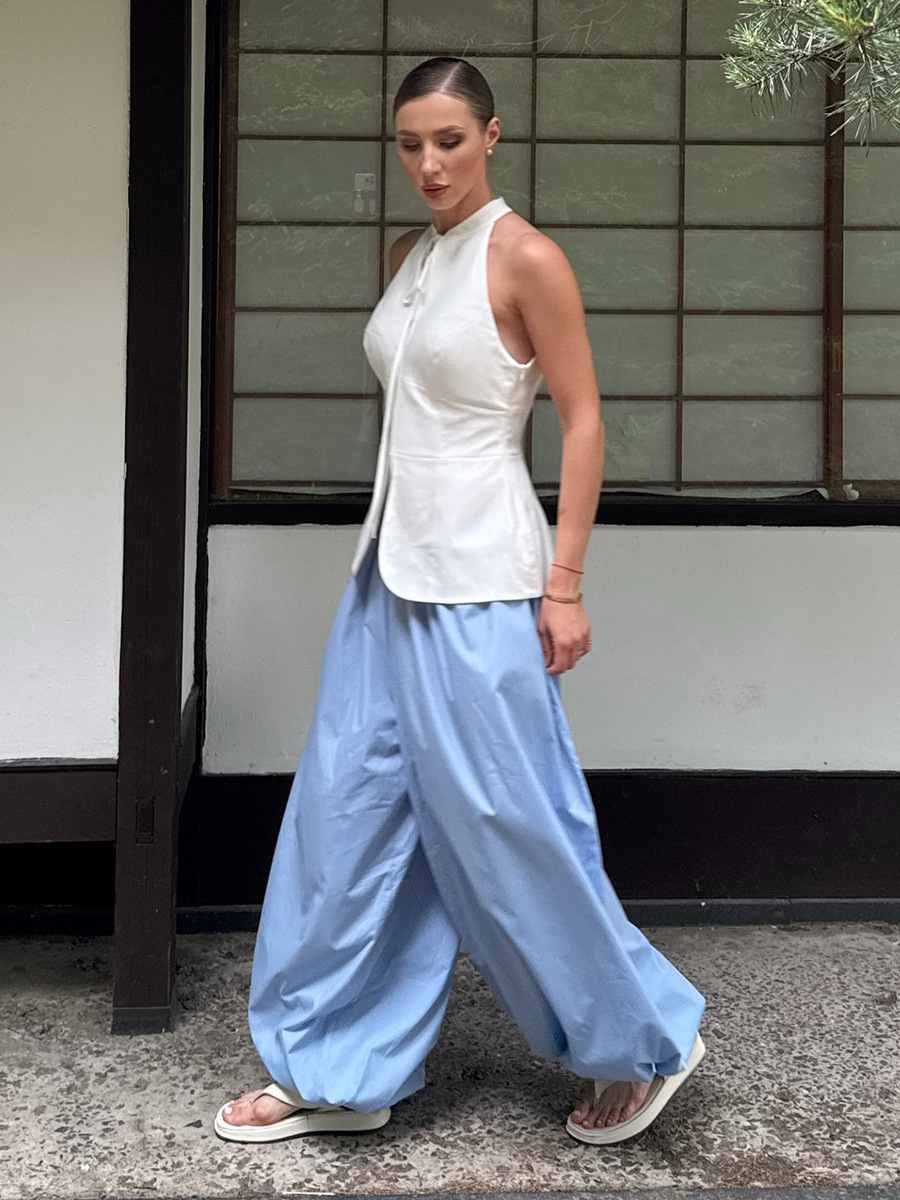 Loose-fitting baggy pants