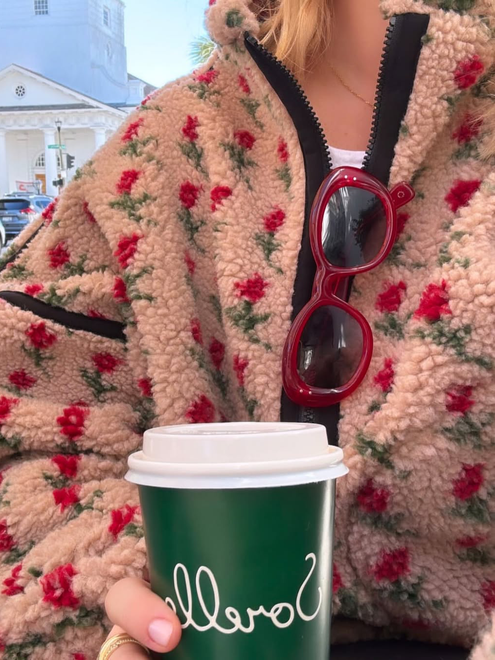 Solid-color high-neck wool vest