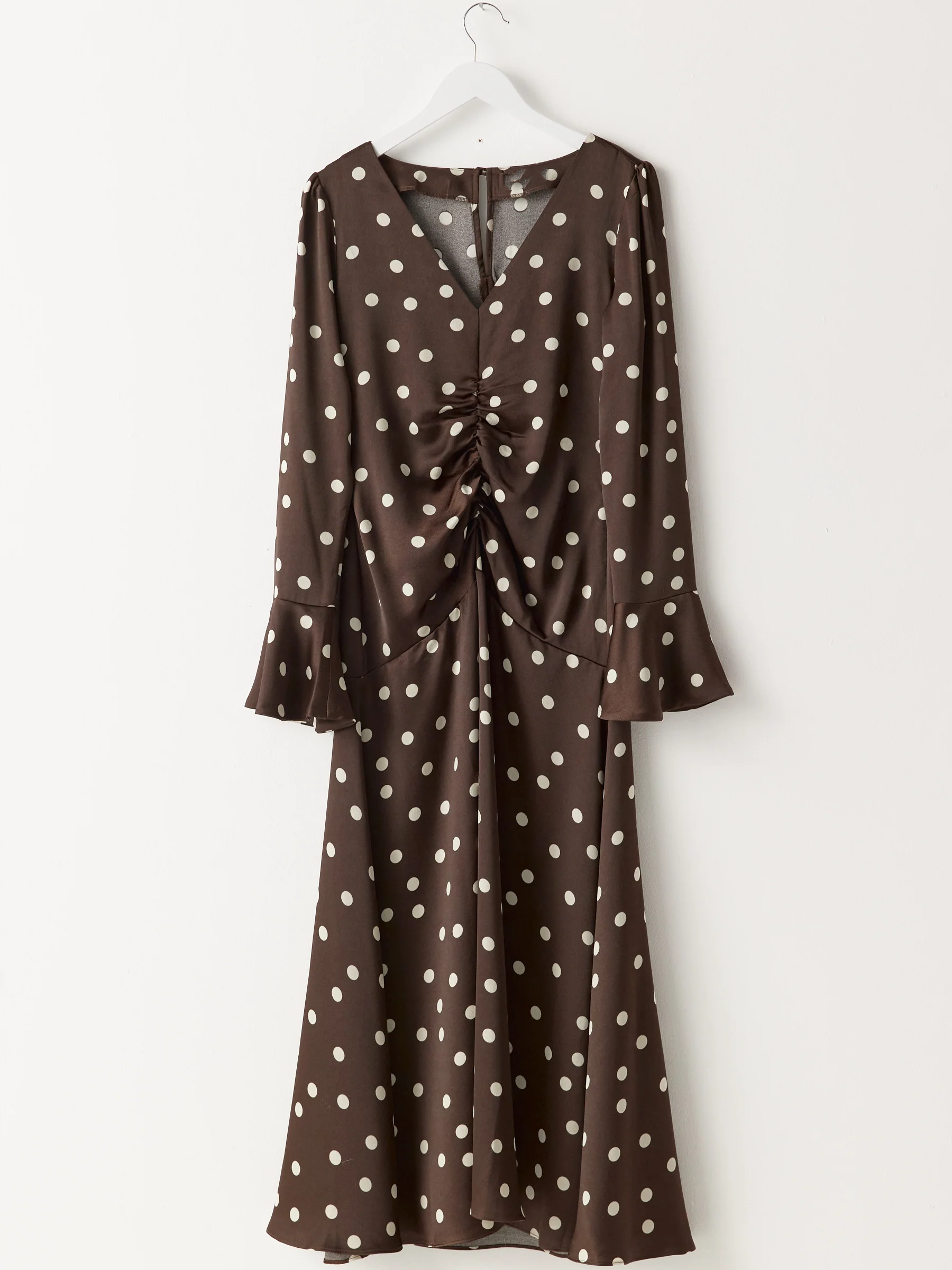 Vestido largo de satén con abertura 