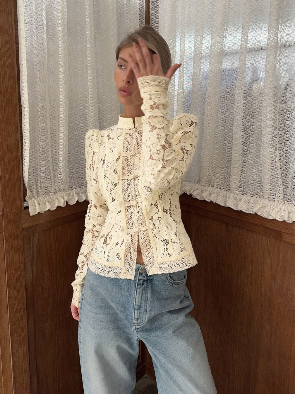 Lace-trimmed fitted blouse
