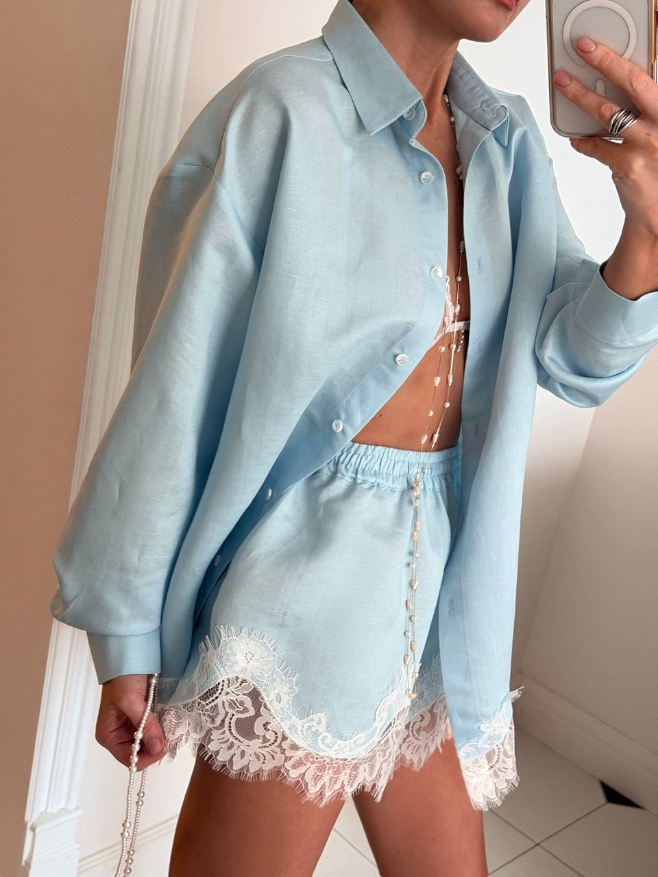 Conjunto de dos piezas de lino con mangas abullonadas y volantes 