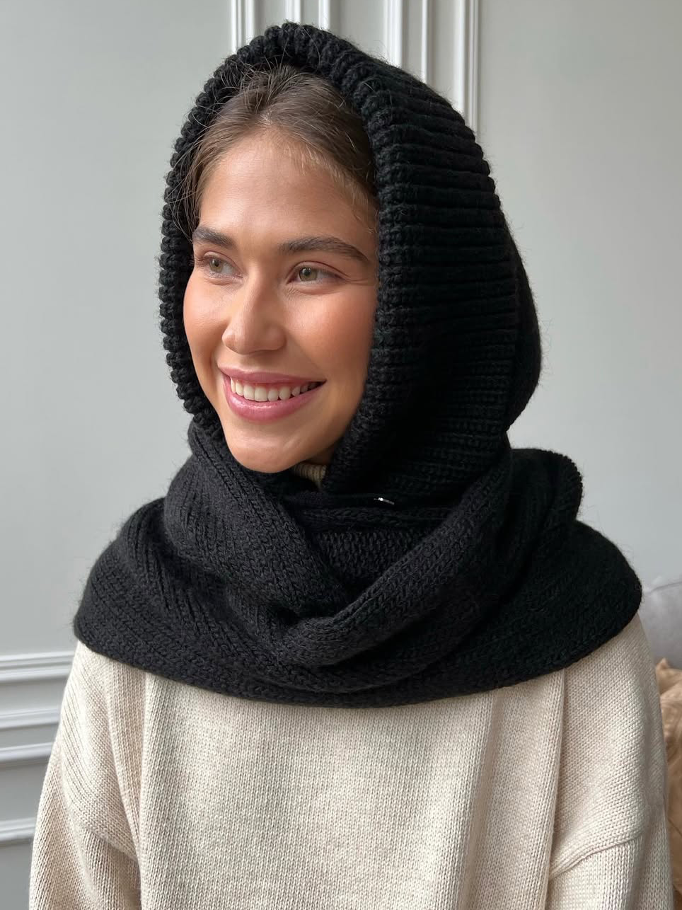 Semi-enclosed Scarf