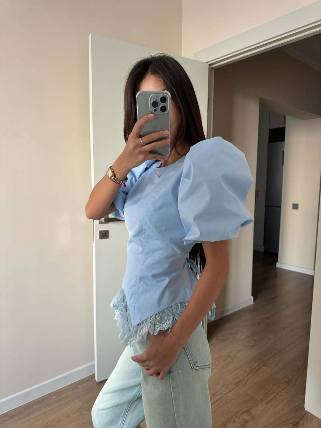 Lace-paneled fitted puff top