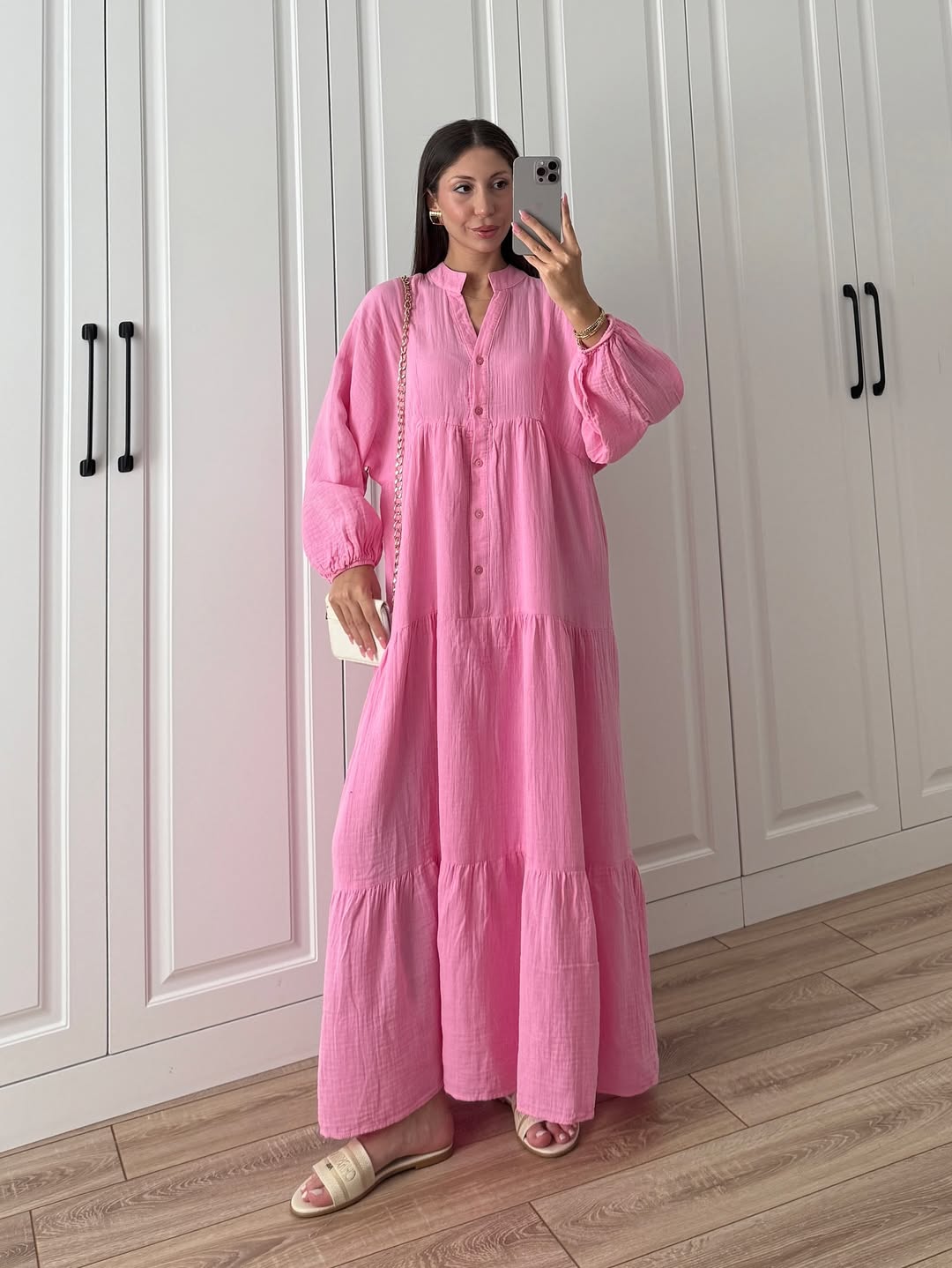 Round-neck single-button dress