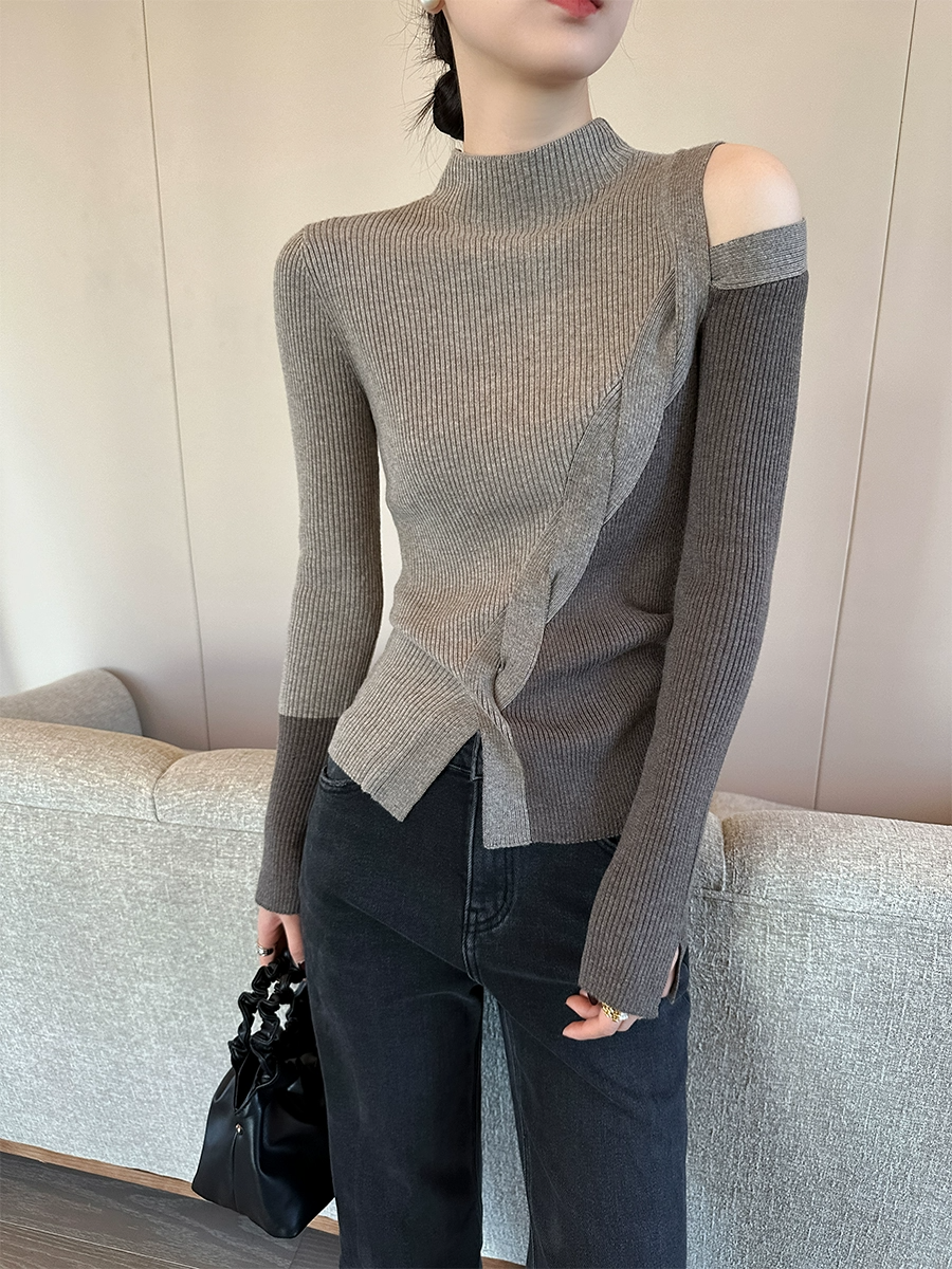 Colorblocked Turtleneck Knit Top