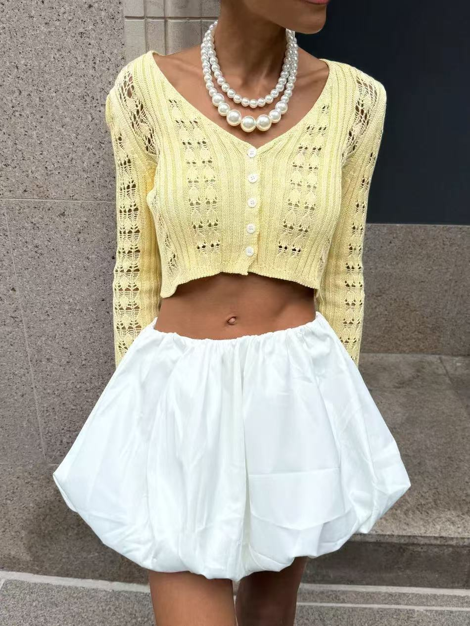 V-neck solid color short knit top