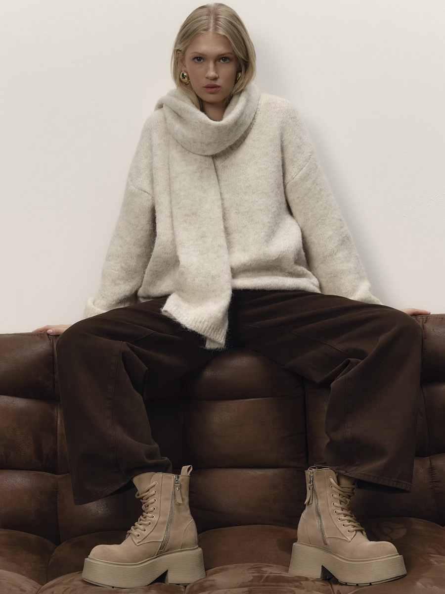 V-neck loose knit sweater with scarf