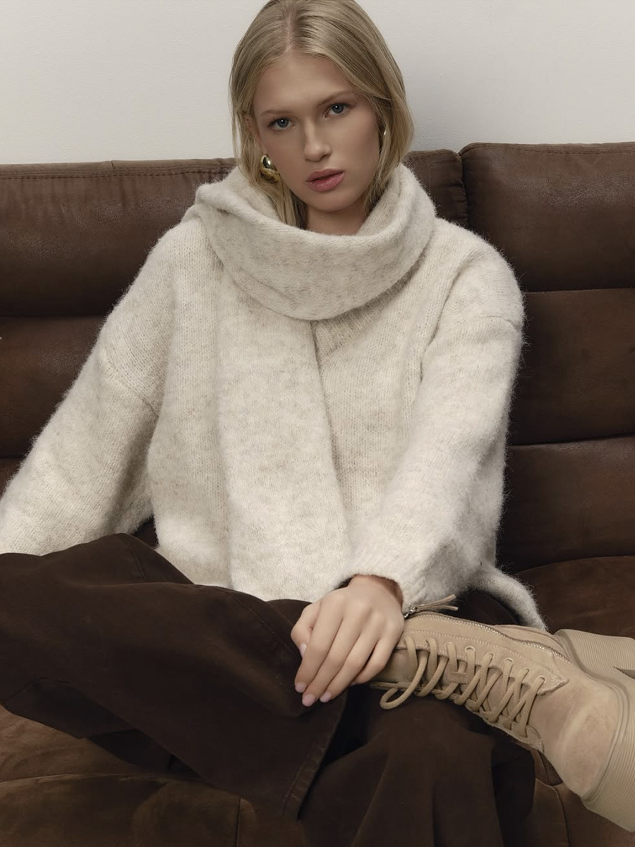 V-neck loose knit sweater with scarf