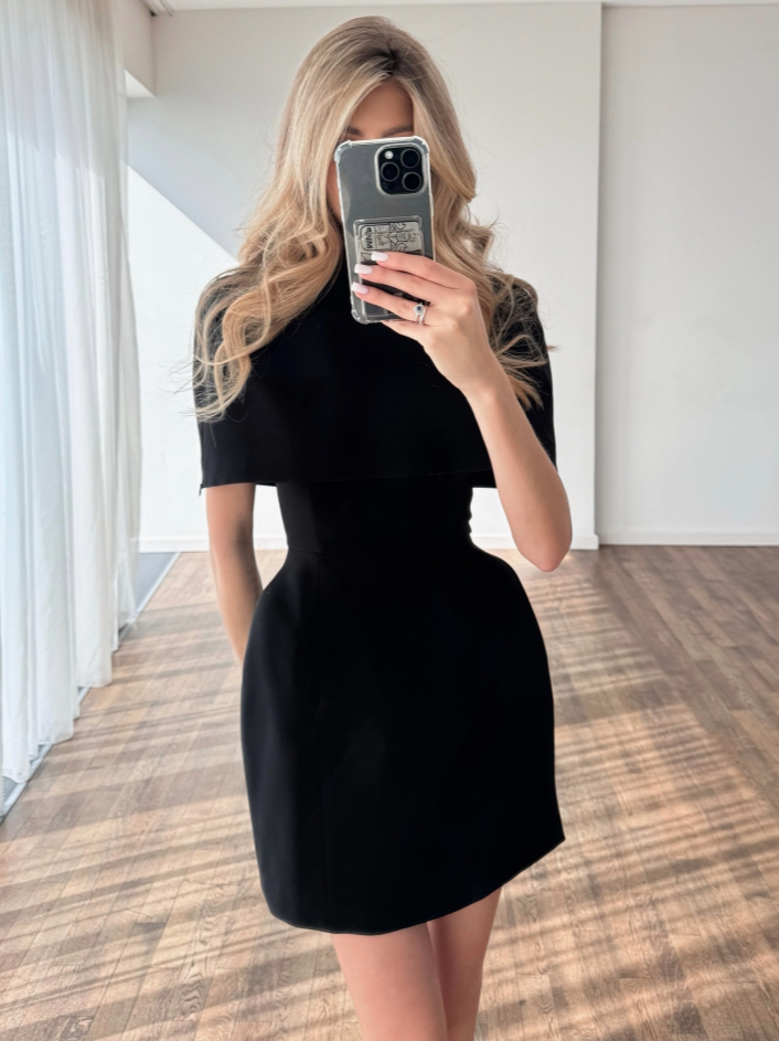 Vestido largo de satén con abertura 